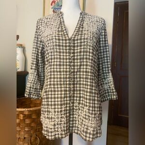 3J Workshop Johnny Was black and white plaid floral embroidered button blouse